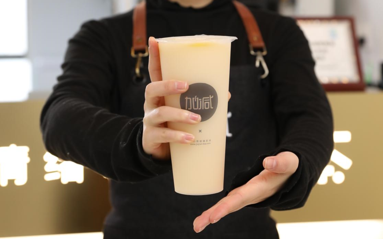 AG尊龙茶饮：为何奶茶行业都热衷于开校园店
